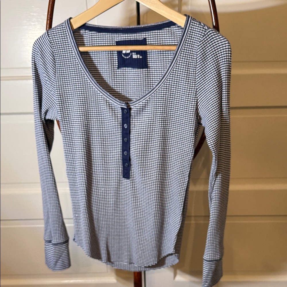 aerie Navy and White Micro-Check Long Sleeve Henley top M